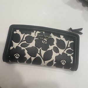 SOLD!!! Cannot delete at the moment. Offers are now voided. Kate Spade Wallet